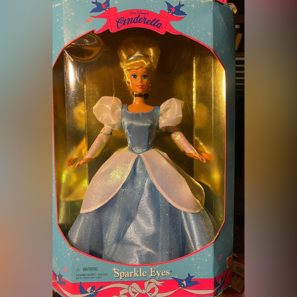 1995 Mattel “Sparkle Eyes” Cinderella with Locket